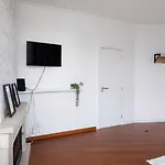 Habitación en casa particular Soar Home Guest House L Olivais Airport L Premium Climate Comfort & Quick Airport Access Lisboa